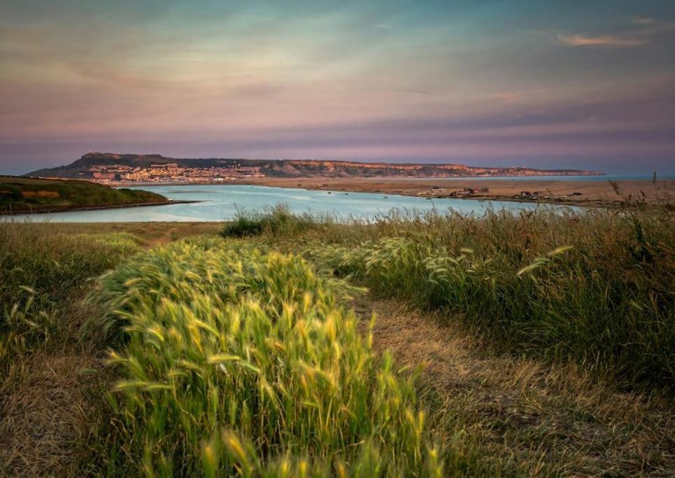 Luxurious Beach House Chesil Beach. Sleeps 6 Castletown  Exteriör bild